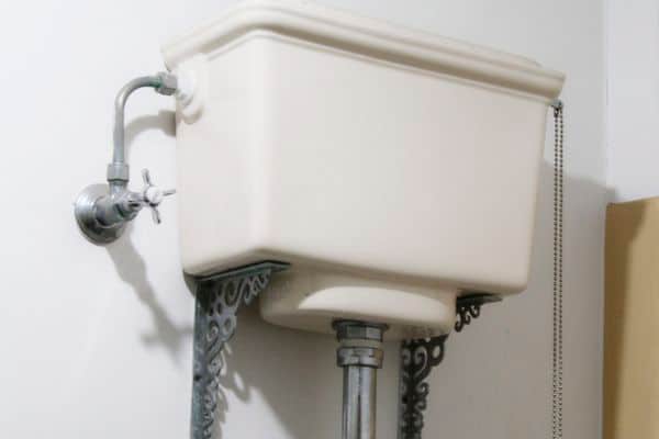 Cisterna elevada para inodoro