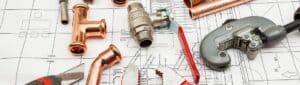 Distintas herramientas de fontaneros.